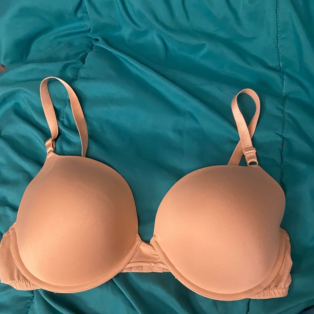 Maidenform bra, cream/light tan, size 40 DD